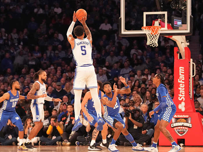 Paolo Banchero shoots vs Kentucky